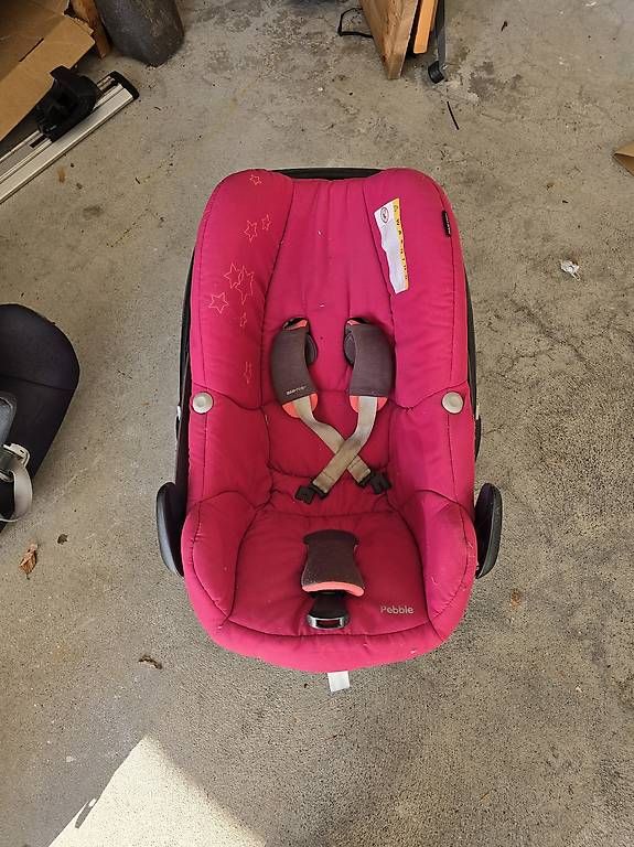 Seggiolini per auto: Maxi-Cosi Babyschale mit 2wayFix Station – Usato da Adliswil venduto da JPAZ 4