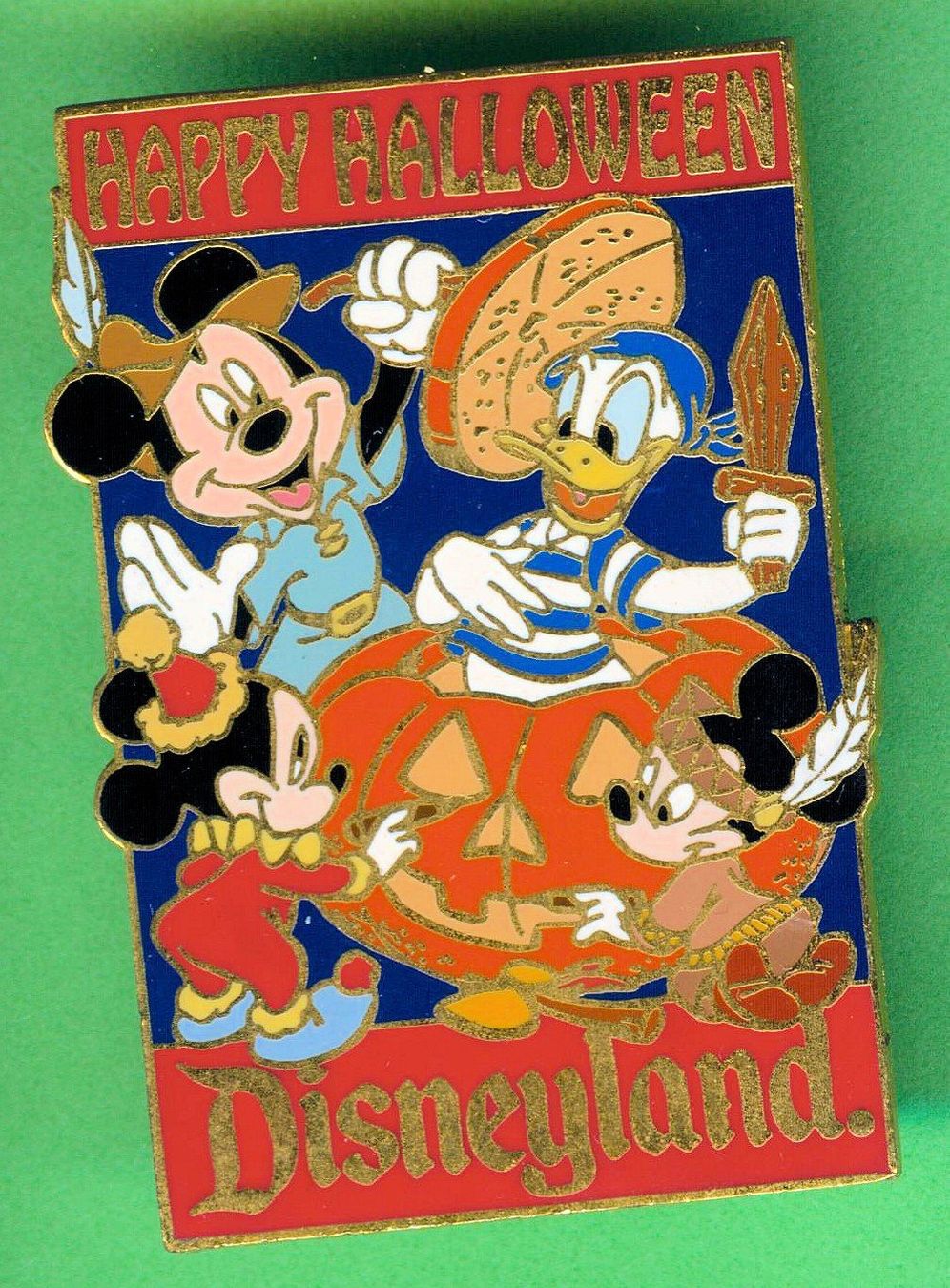 Disney Placchette & Badge: Disney   HAPPY HALLOWEEN – Usato da Winterthur venduto da Sammleroase