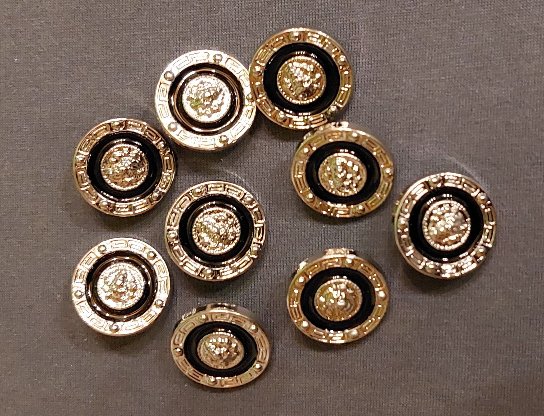 Boutons: 9 silbern/schwarze Knöpfe, Durchmesser ca. 2 cm – Neuf (Voir description) à Sargans par blauberg
