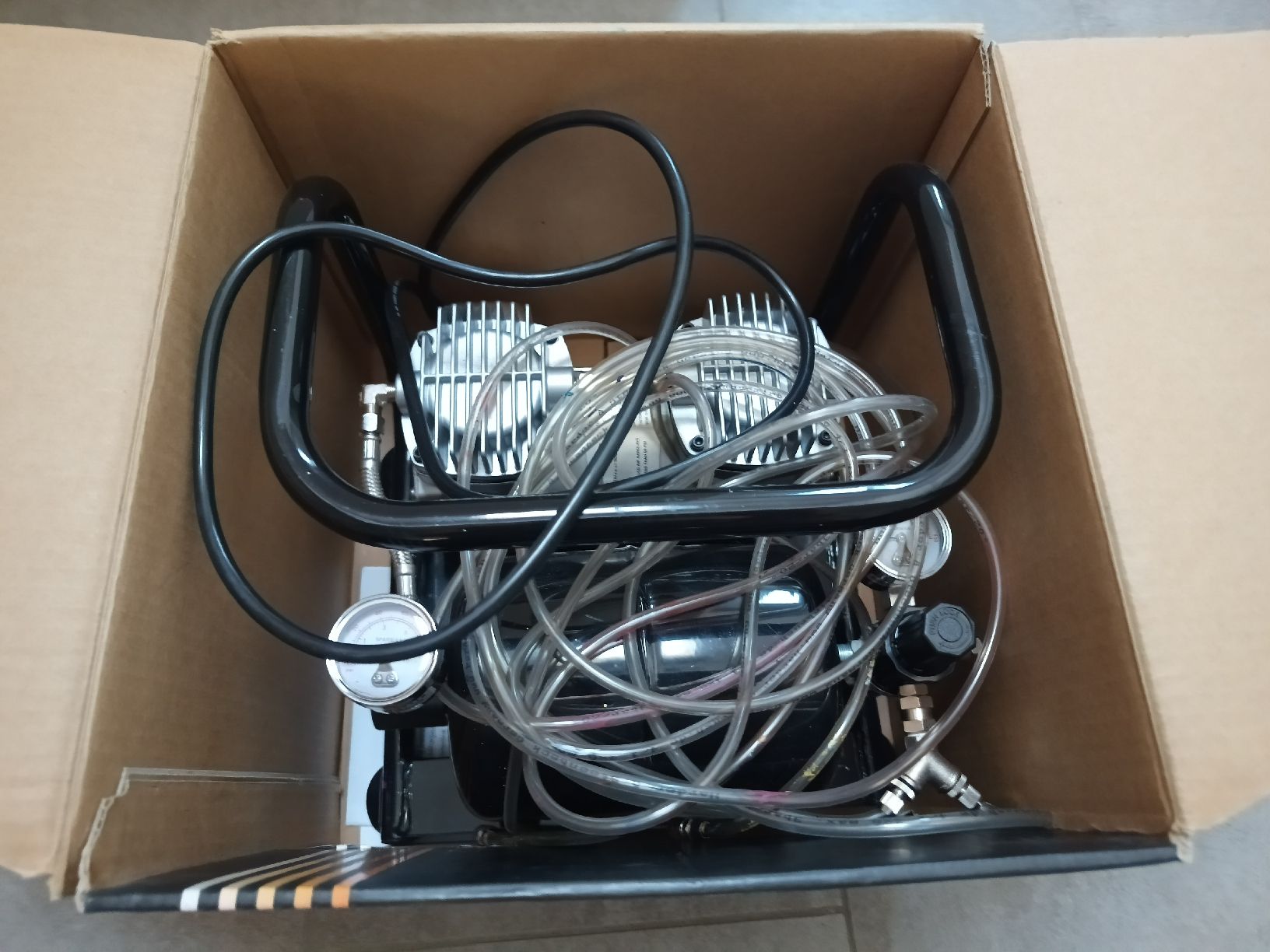 Compresseurs: Airbrushkompressor Sparmax AC 500  – D'occasion à Ossingen par Swoody 1