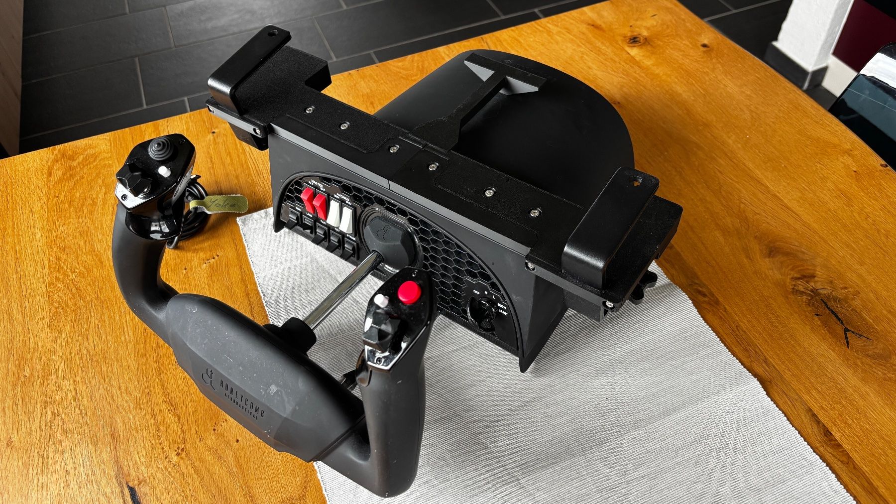 Manettes: Joystick Honeycomb Yoke – D'occasion à Benken SG par Coucar79