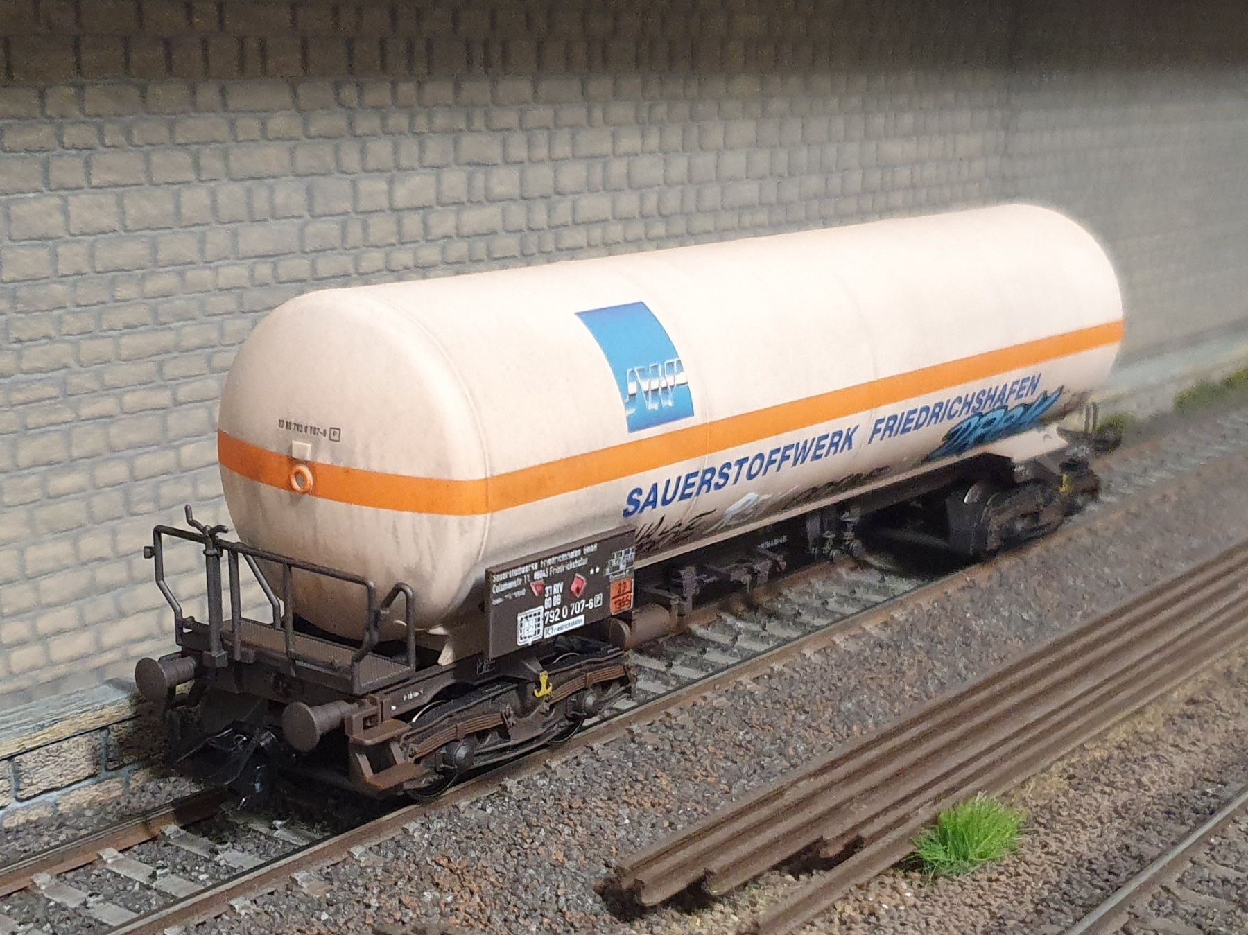 Märklin Modellini di ferrovie: WAGON CITERNE, DB, MARKLIN 48482, PATINE + GRAFFITIS – Usato da Loveresse venduto da FIFILOULOU 3
