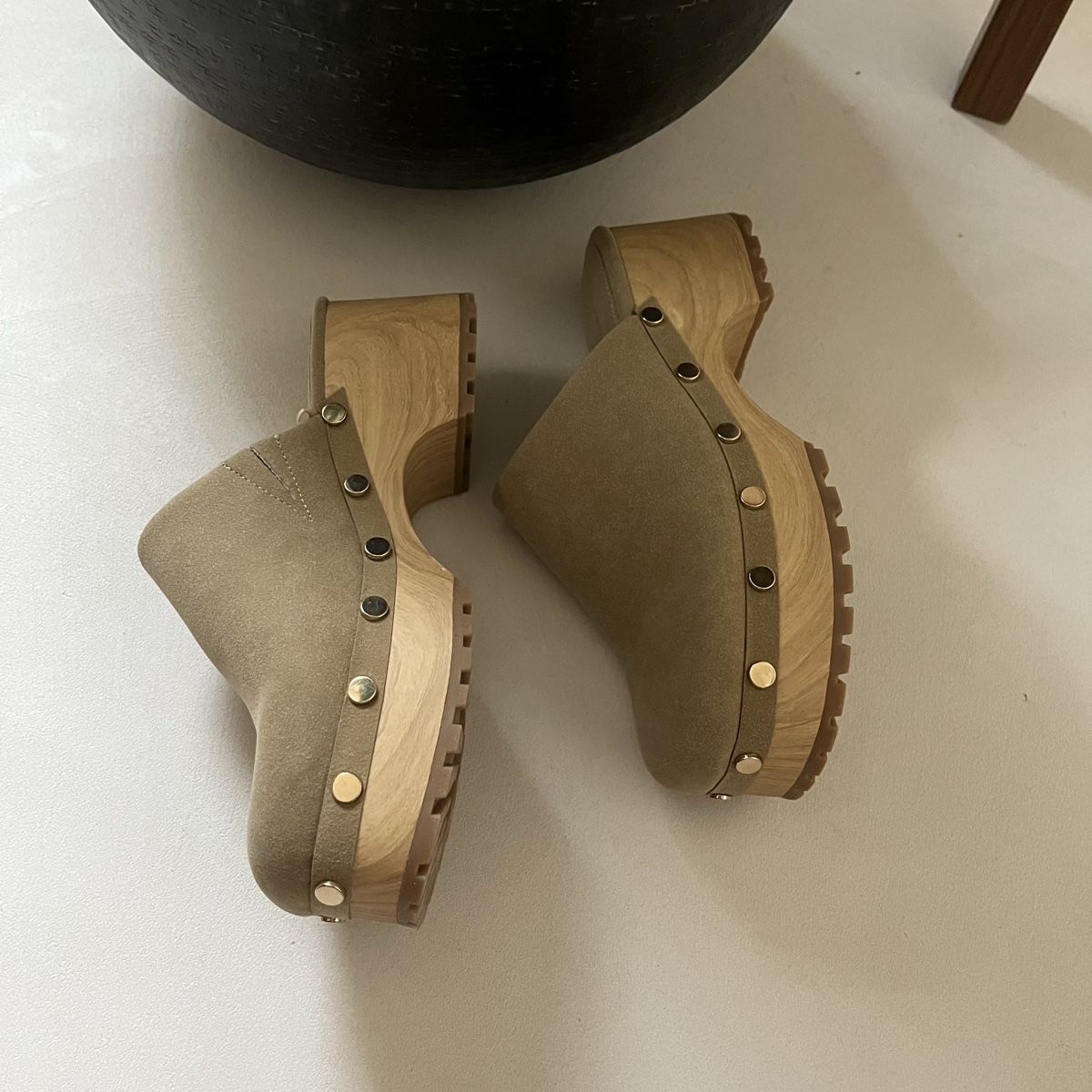 Scarpe da donna: Coole Clogs Gr. 39 mit Nieten – Nuovo (secondo la descrizione) da Buochs venduto da charlie18 2