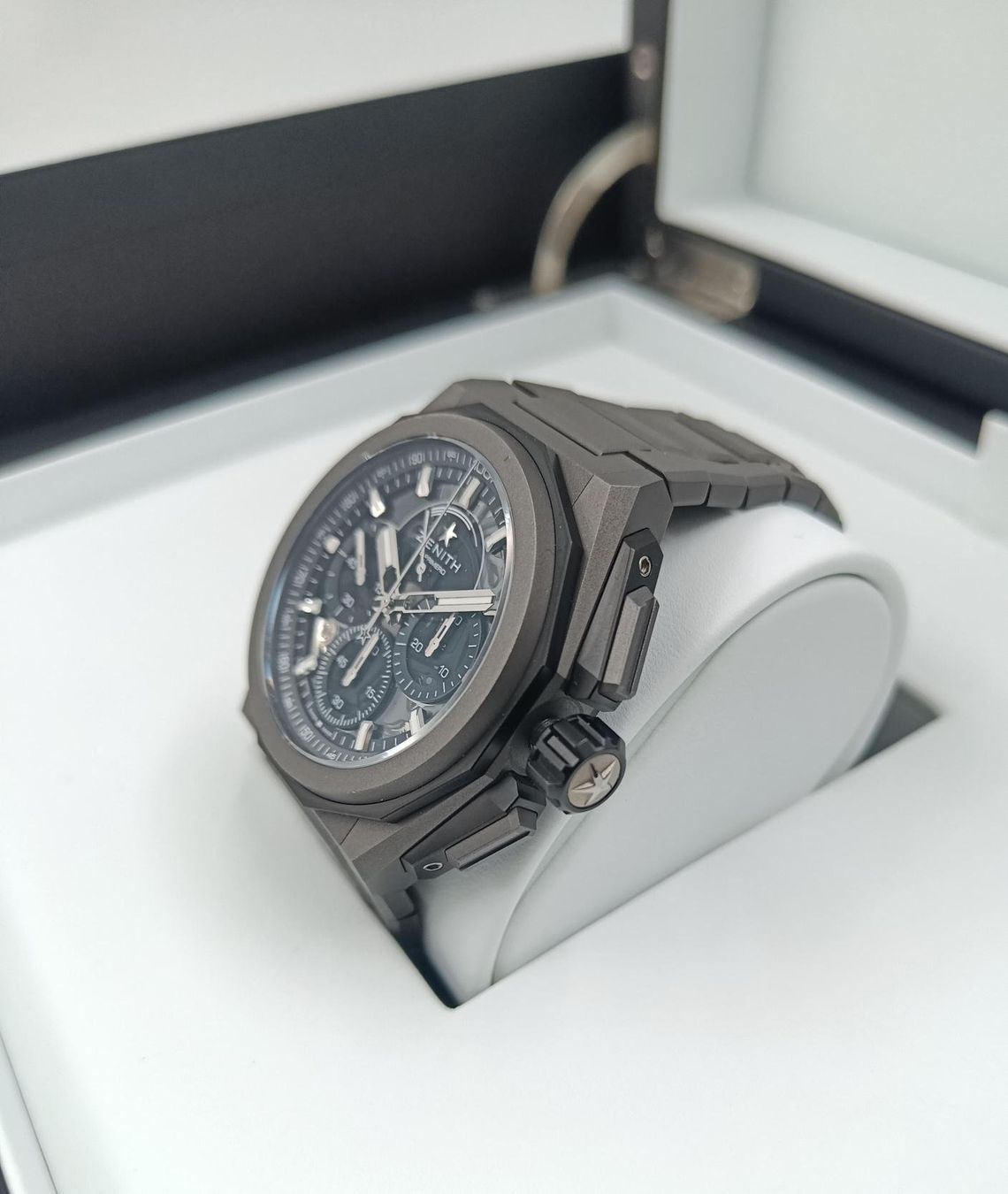 Zenith Orologi: ZENITH "DEFY EXTREME" MIT MIKROGESTRAHLTEM TITAN, 45 MM – Nuovo (secondo la descrizione) da Luzern venduto da EdiGem 3