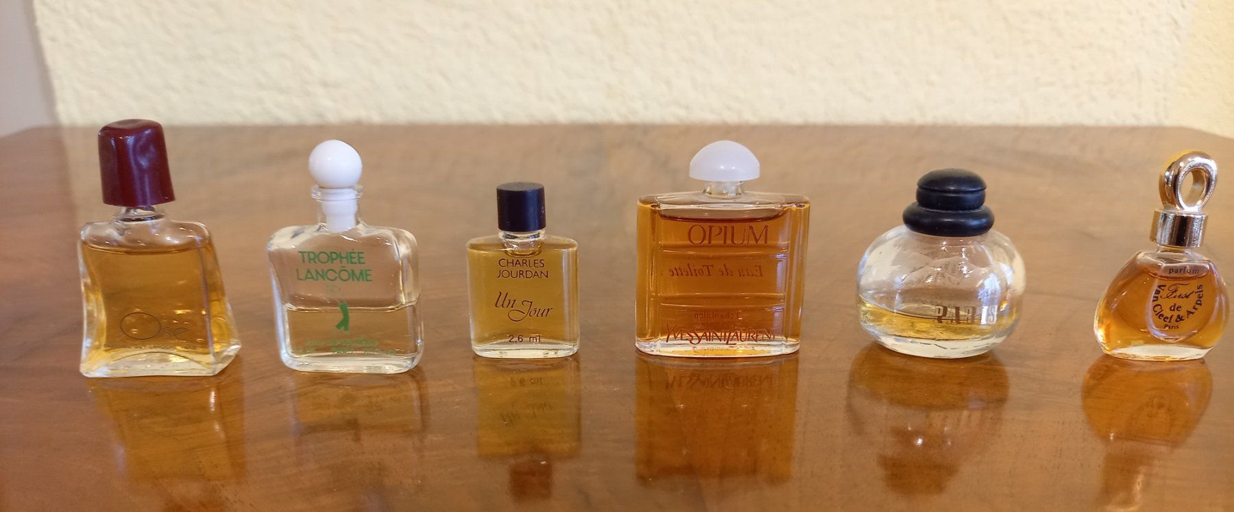 Flacons: 6 mignons flacons de parfum miniatures – D'occasion à Lausanne par leneko