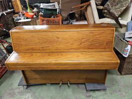 Danemann Klavier Holz Furnier furniert Nussbaum Optik 