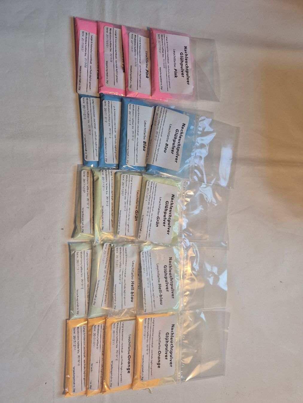 Colori: Nachleuchtpulver Set 20g diverse Farben – Usato da Winkel venduto da comeyerli 3