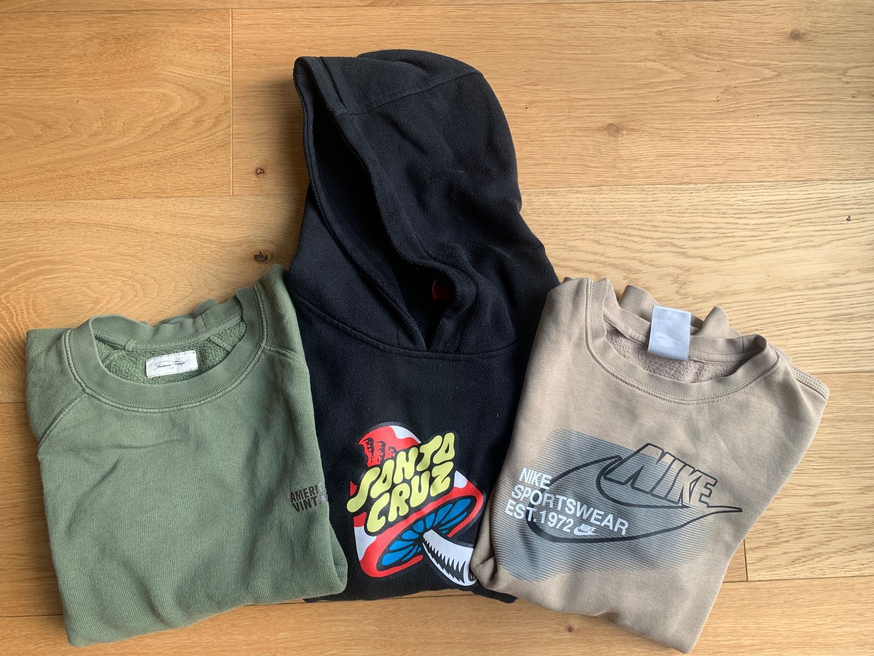 Lotti & Set di vestiti: Coole kurze Hosen, Pullover und Unterhosen – Usato da St. Gallen venduto da tst_7f6d 1