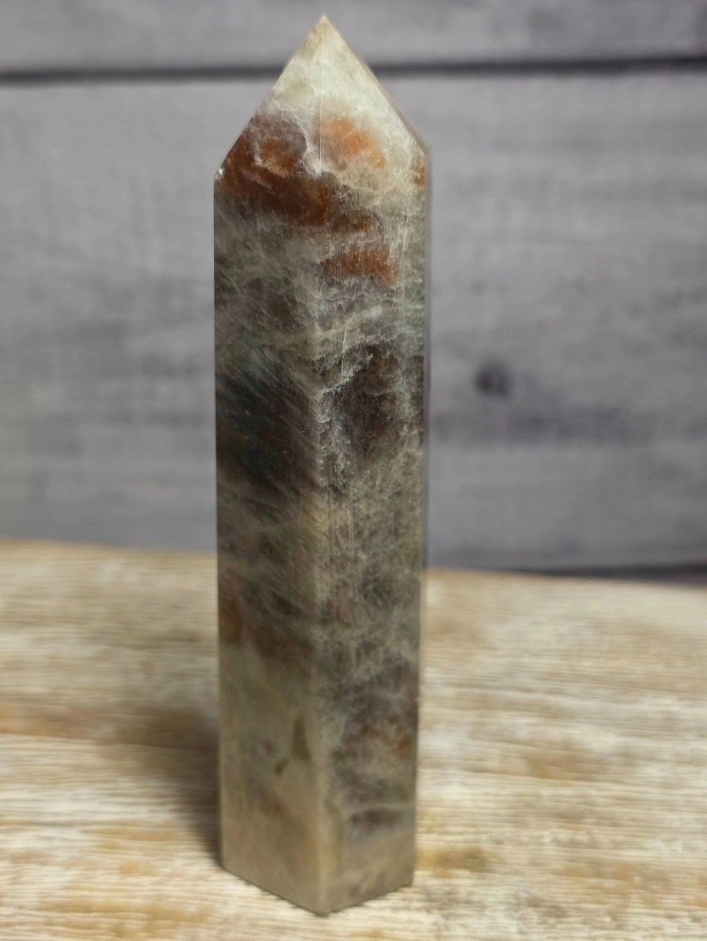 Minerali & Pietre curative: Mondstein Obelisk mit blauem Flash B 155g – Nuovo e nell'imballaggio originale da Matzingen venduto da Shay_Crystalz