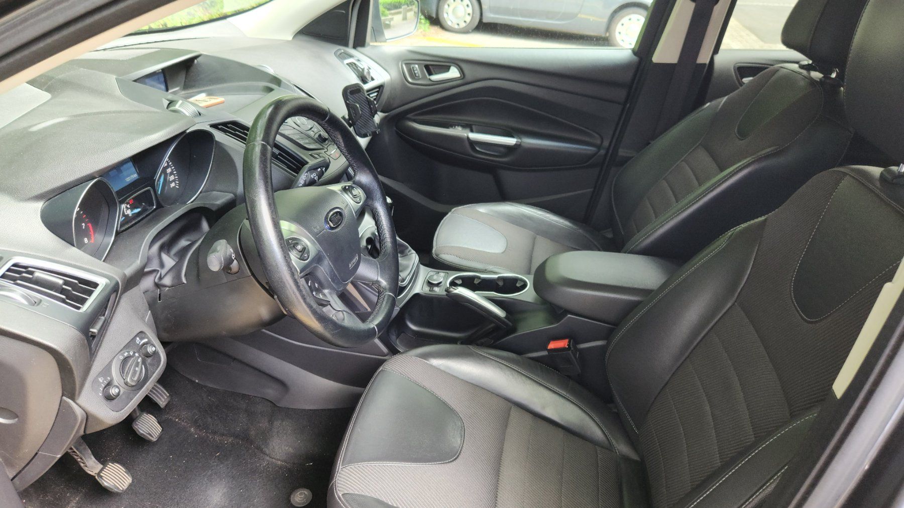 Autos: Verkaufe Ford Kuga – D'occasion à Schaffhausen par Stasilja12 2