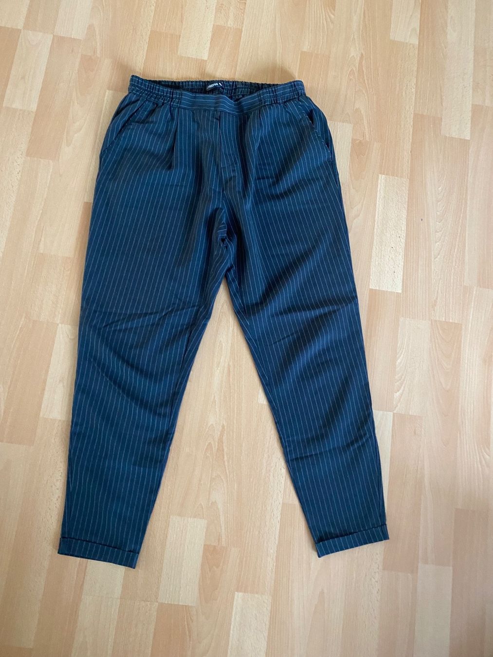 Hosen: Stoffhose grau weiß gestreift Gr M – Gebraucht aus Zürich von Herbion1 1