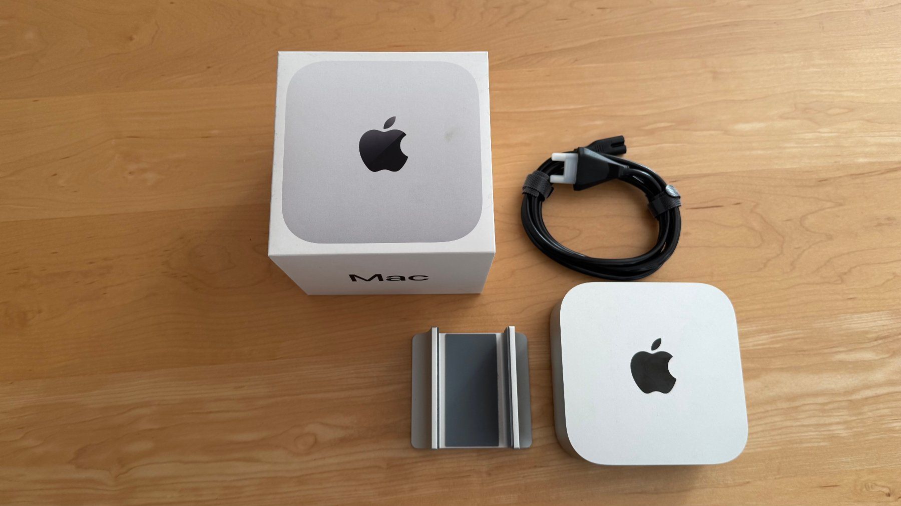 Apple PC: Apple Mac Mini M4 mit Vertical-Stand – Usato da Adliswil venduto da Painterman222