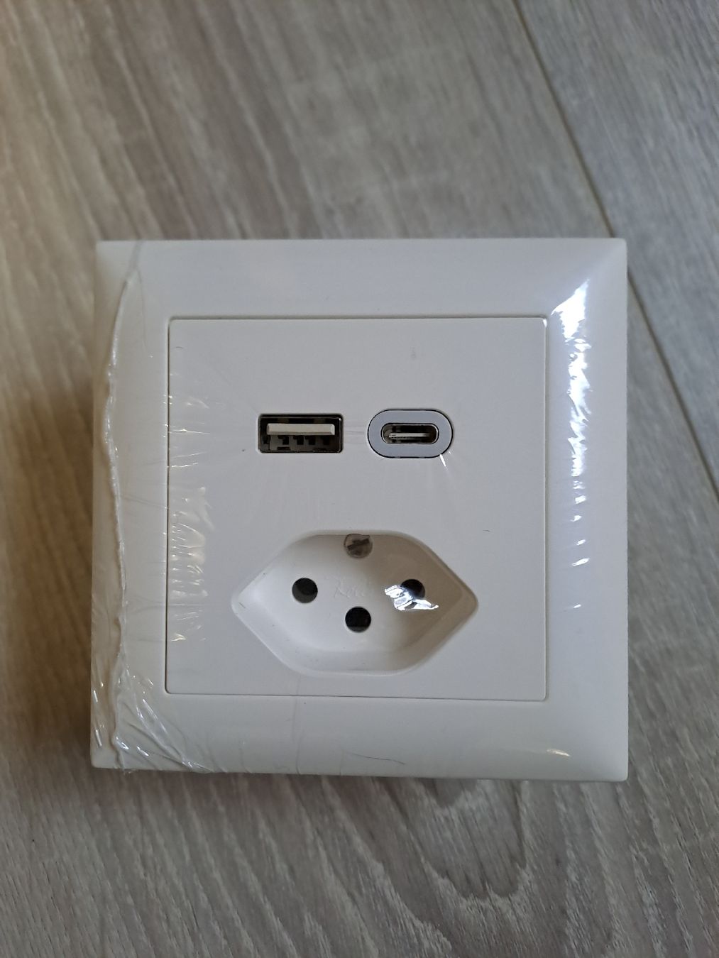 Feller Spine: Feller Steckdose T-13 USB A+C – Nuovo e nell'imballaggio originale da Lichtensteig venduto da Dolfi4