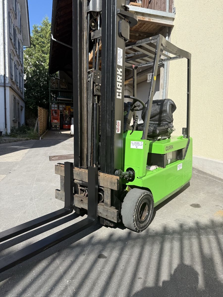 Clark Gabelstapler & Hubwagen: Stapler Gabelstapler 5.56 Meter Hubhöhe  – Gebraucht aus Ebnat-Kappel von Suizo1291 7