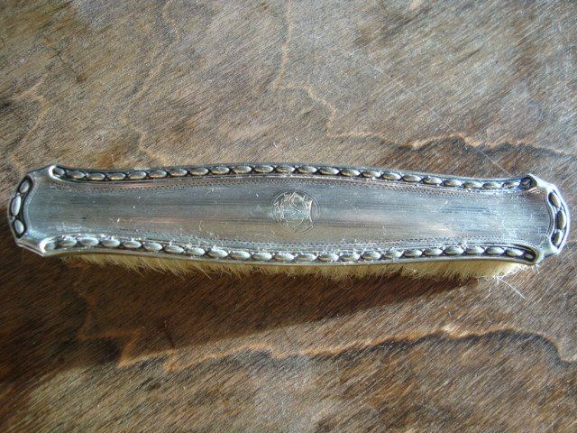 Altro in  Abbigliamento & Accessori: Ancienne brosse à habits monogrammée – Usato da Fribourg venduto da ruswil007 1