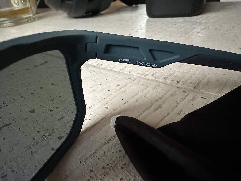 Brillen & Gläser: 100% Centric Sonnenbrille – Gebraucht aus Oschwand von Ruffl 2