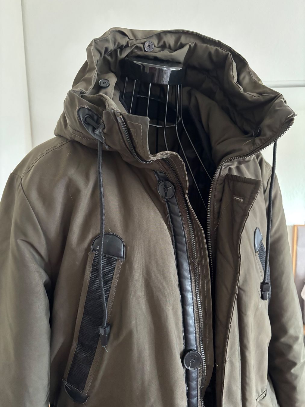 Zara Jacken: Olive Winterjacke – Gebraucht aus Bern von ViksiBash 2