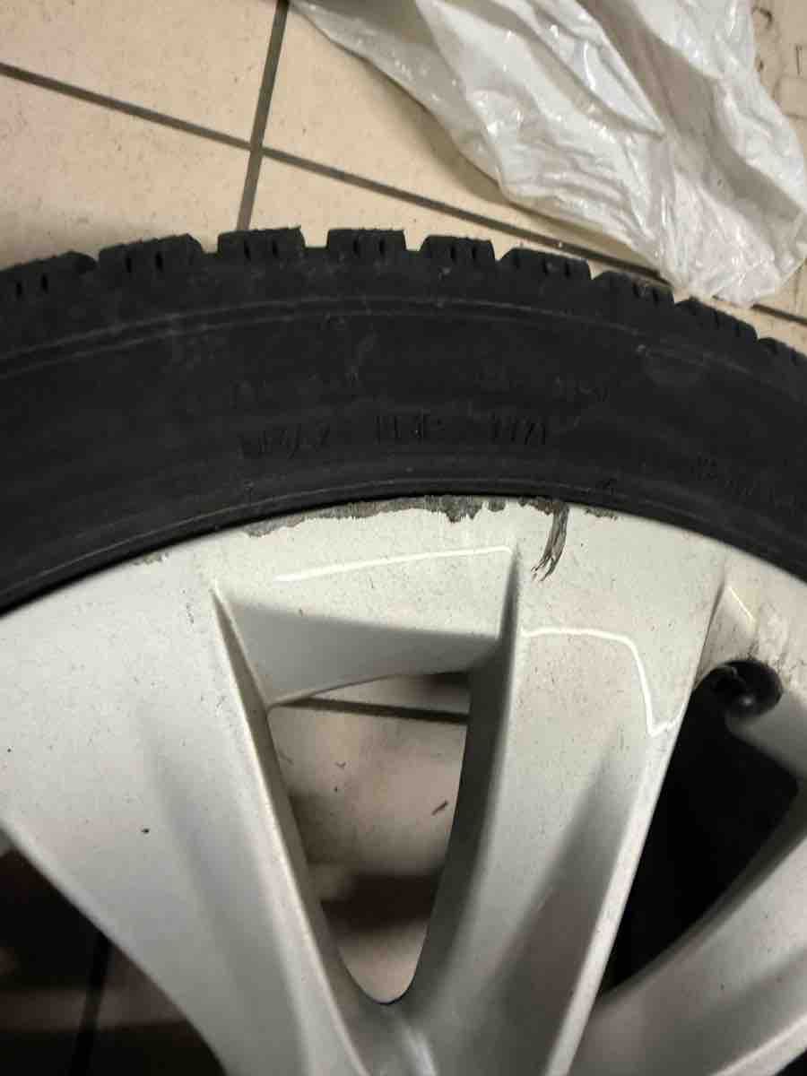 Tesla Pneus & Kompletträder: Tesla Model S, Winter, complete wheels, 245/45R19 – Gebraucht aus Fontainemelon von Maxm66 5