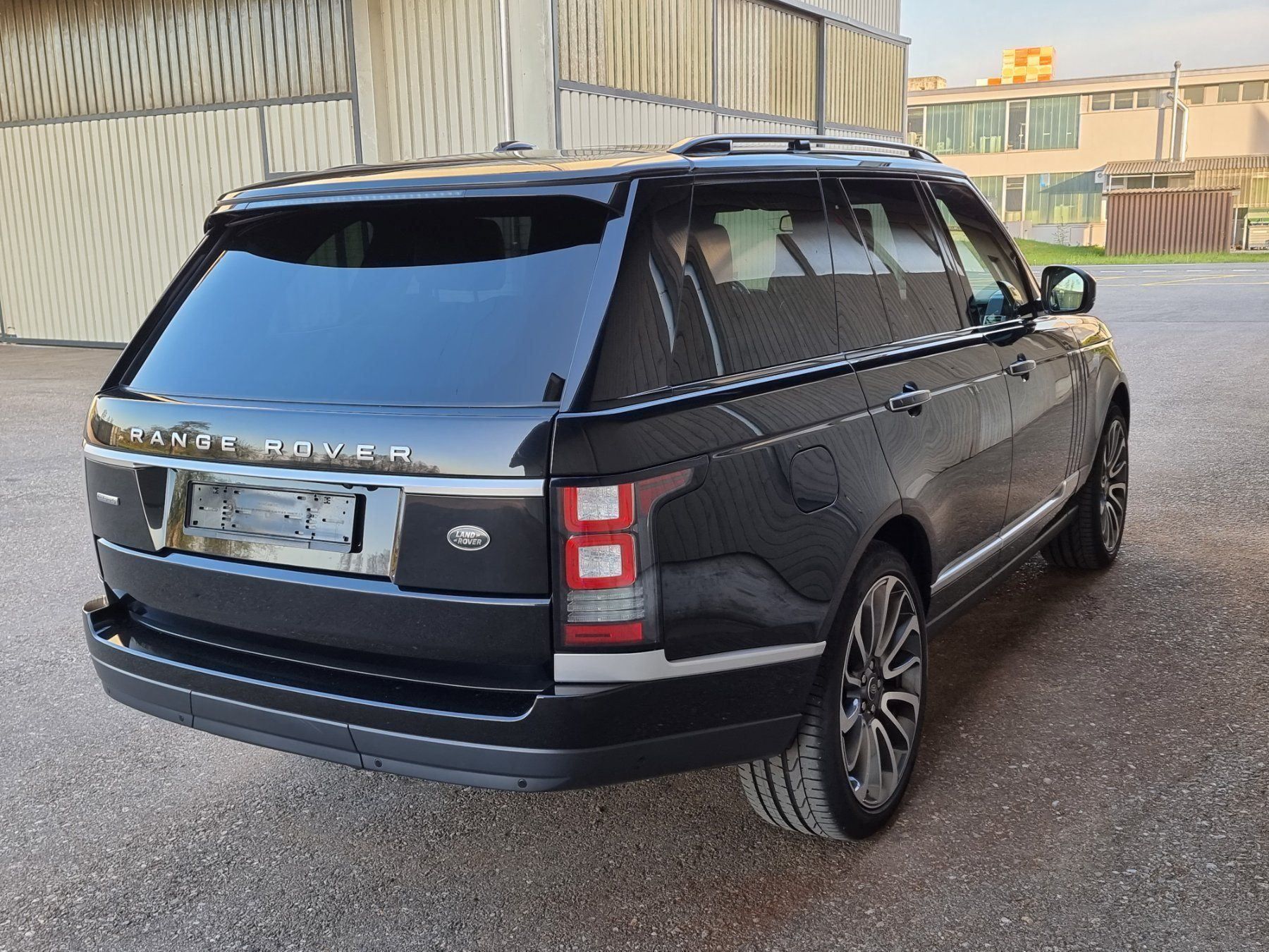 Land Rover Automobili: Range Rover SDV8 Autobiography all Black – Usato da Zug venduto da Qayqay0 2
