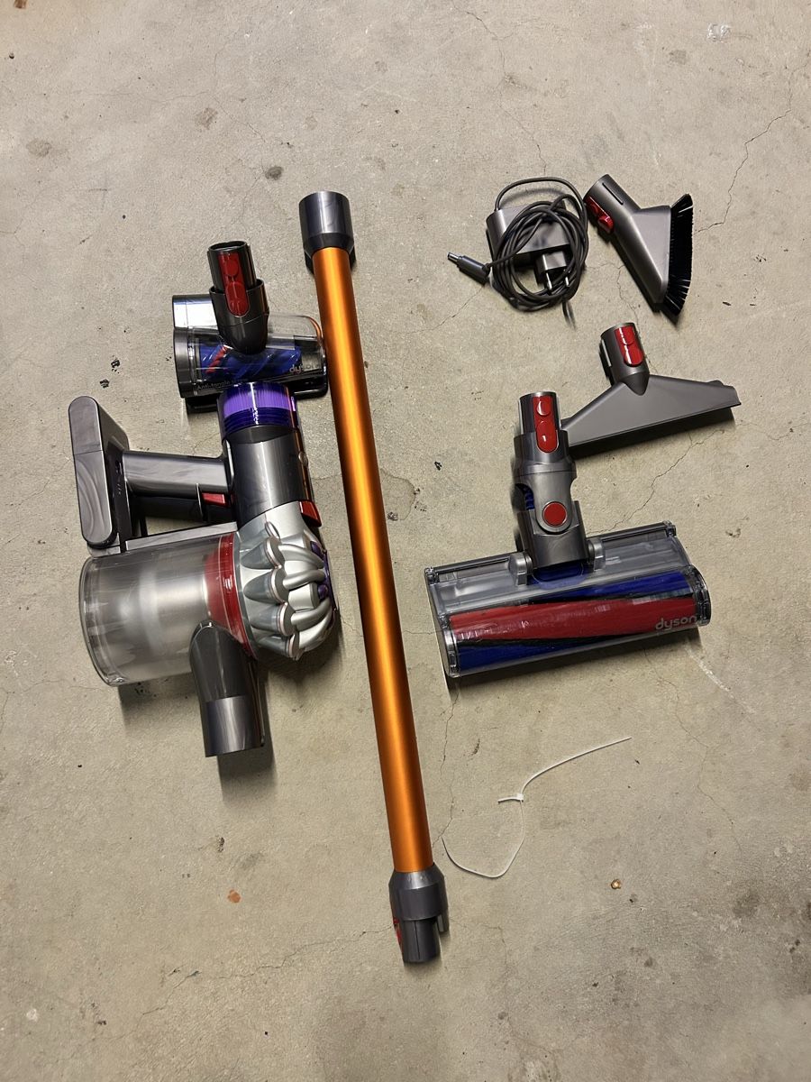 Dyson Aspirateurs & Accessoires: Dyson V8 Absolute – D'occasion à Kehrsatz par luna_44