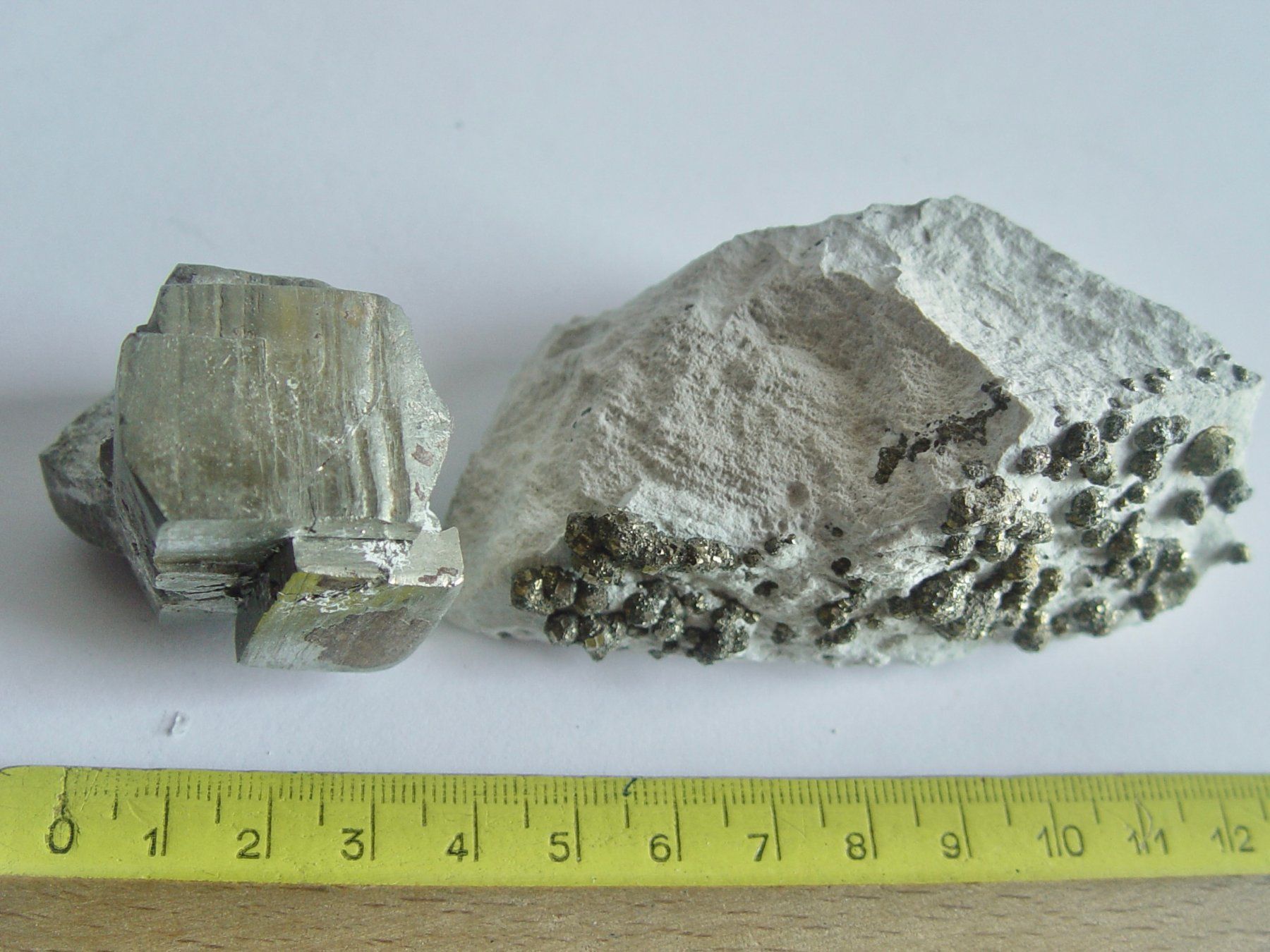 Minerali & Pietre curative: Mineral (Pyrit) – Usato da Henggart venduto da gernli 3