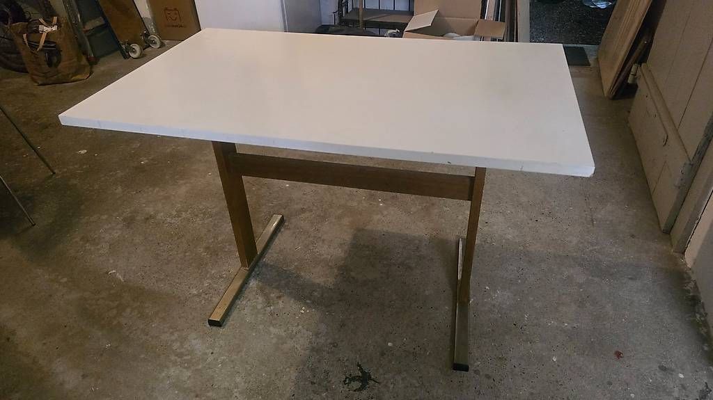 Tables: Gratis Tisch 65cm x 110cm x73cm – D'occasion à Bern par GieFFe 1