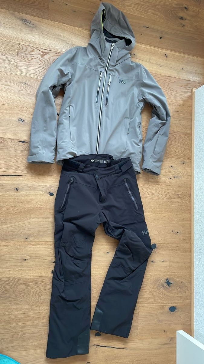 Completi: Helly Hansen Skianzug, Top Zustand, Grösse L – Nuovo (secondo la descrizione) da Altendorf venduto da peruzzo