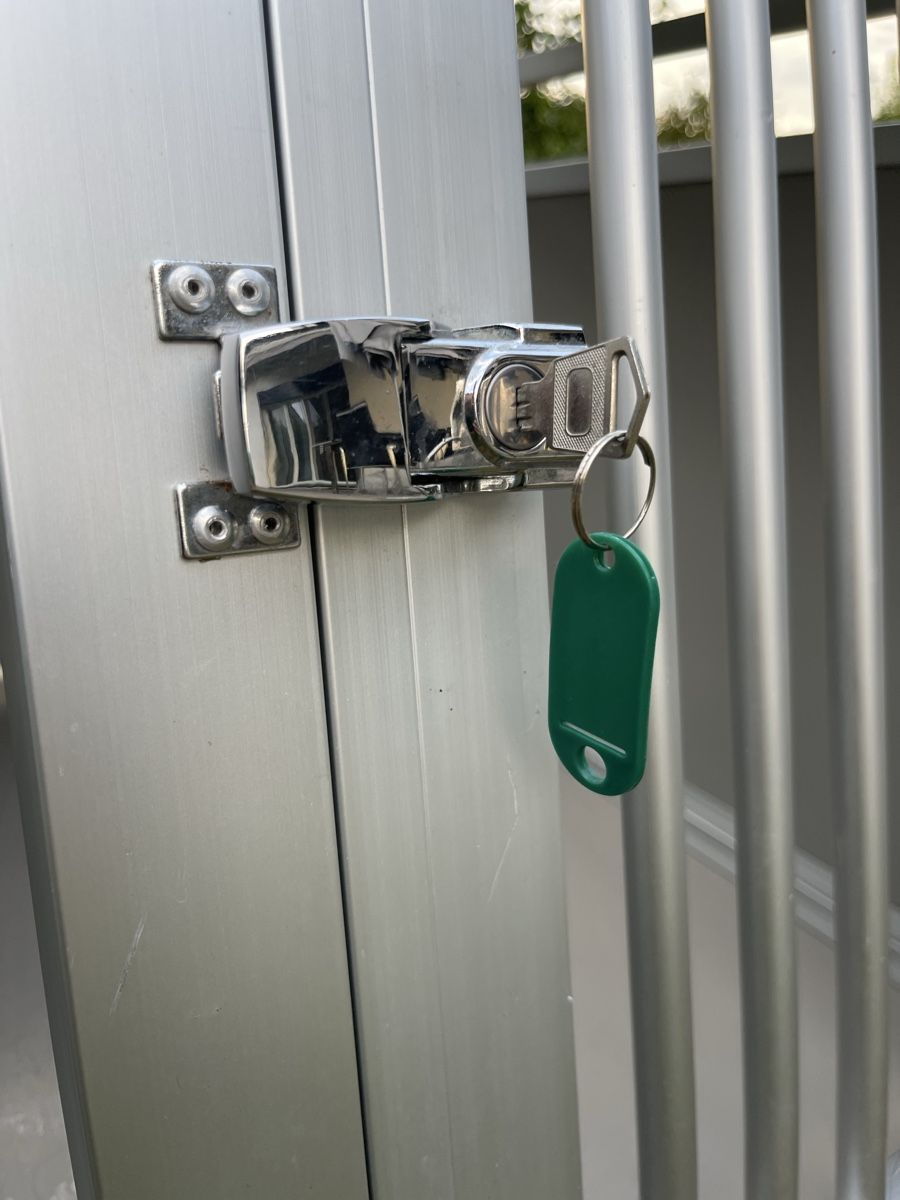 Swisspet Cages, transport & sécurité: Hunde Autobox von Siwsspet – D'occasion à Dorf par Leony22 1