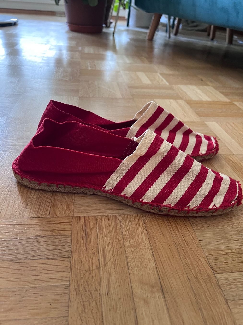 Scarpe da donna: Espadrilles rayées rouge et blanc taille 40 neuves – Nuovo e nell'imballaggio originale da Lausanne venduto da jen_jeon 1