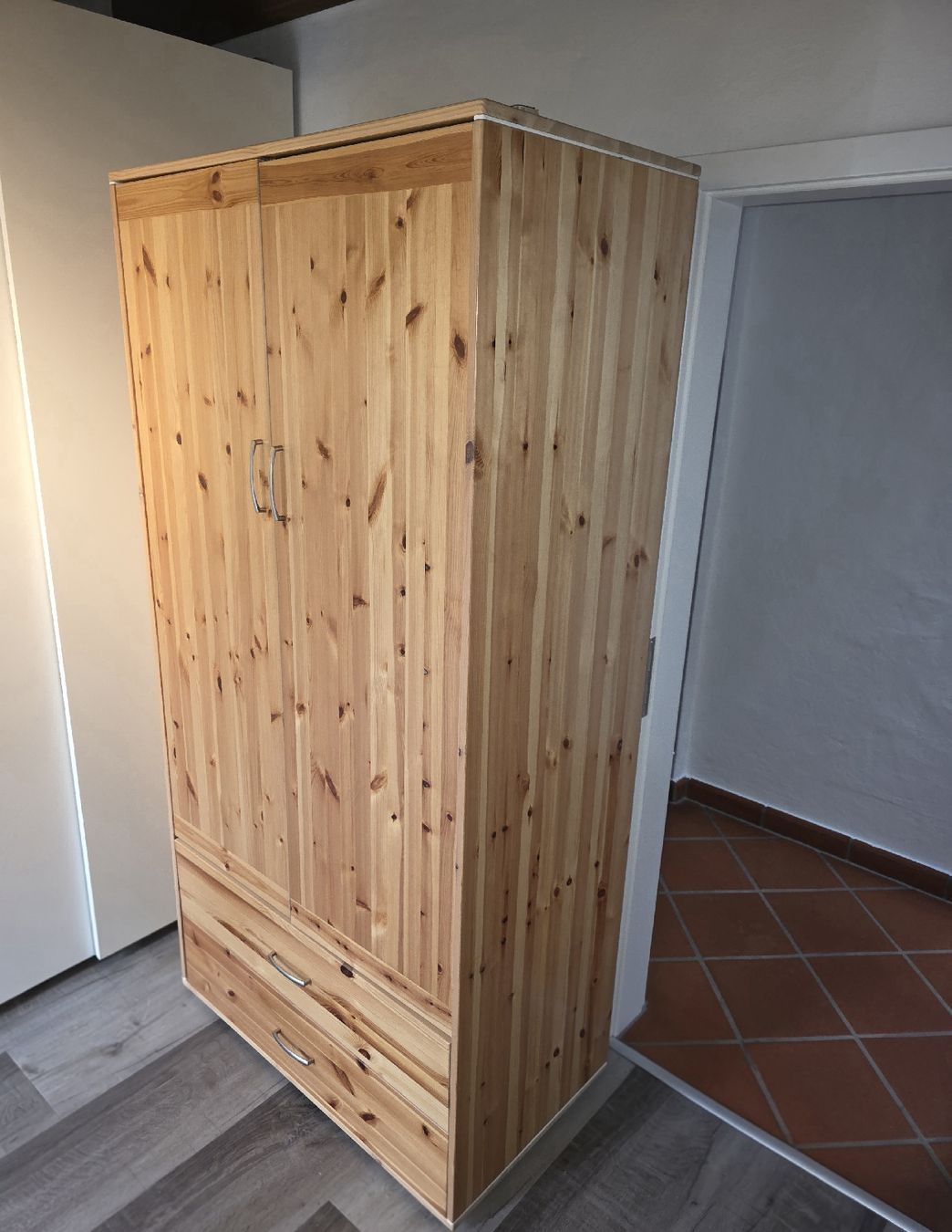 Armoires: Holzschrank – D'occasion à Unterendingen par CreamySnail 2