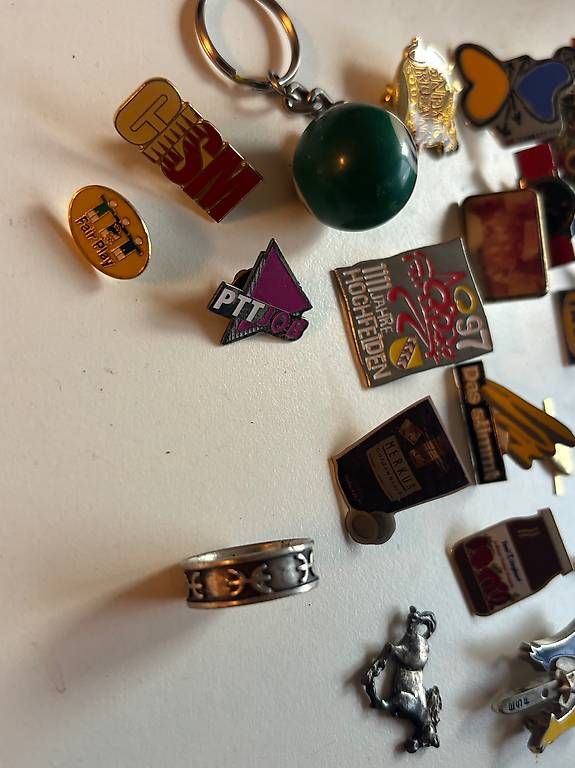 Placchette & Badge: Pins und Ring – Usato da Henggart venduto da Iltis2000 1
