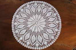 Rundes Häkeldeckchen ca 47cm / weiss
