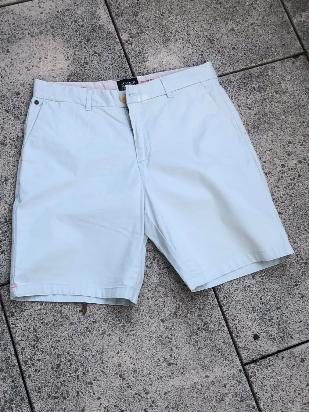 Maison Scotch Hosen: Scotch and Soda Stuart shorts in cloud colour – Gebraucht aus Lausanne von jul_jpm7