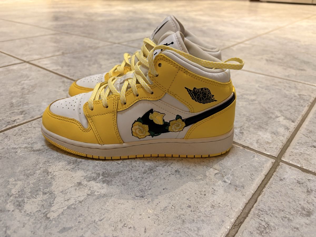 Jordan Scarpe da donna: Nike Jordan 1 mid yellow floral – Usato da Movelier venduto da Daniel678