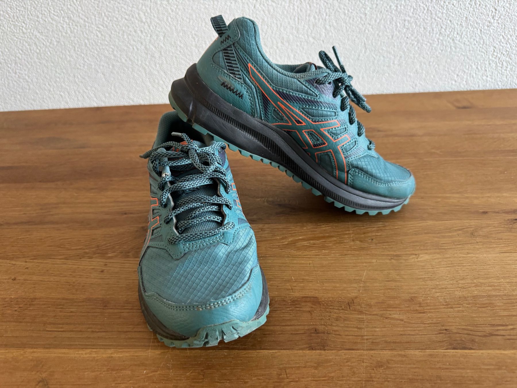 Asics Scarpe da donna: Asics Laufschuhe Gr 39.5 – Usato da Frauenfeld venduto da dilili 4