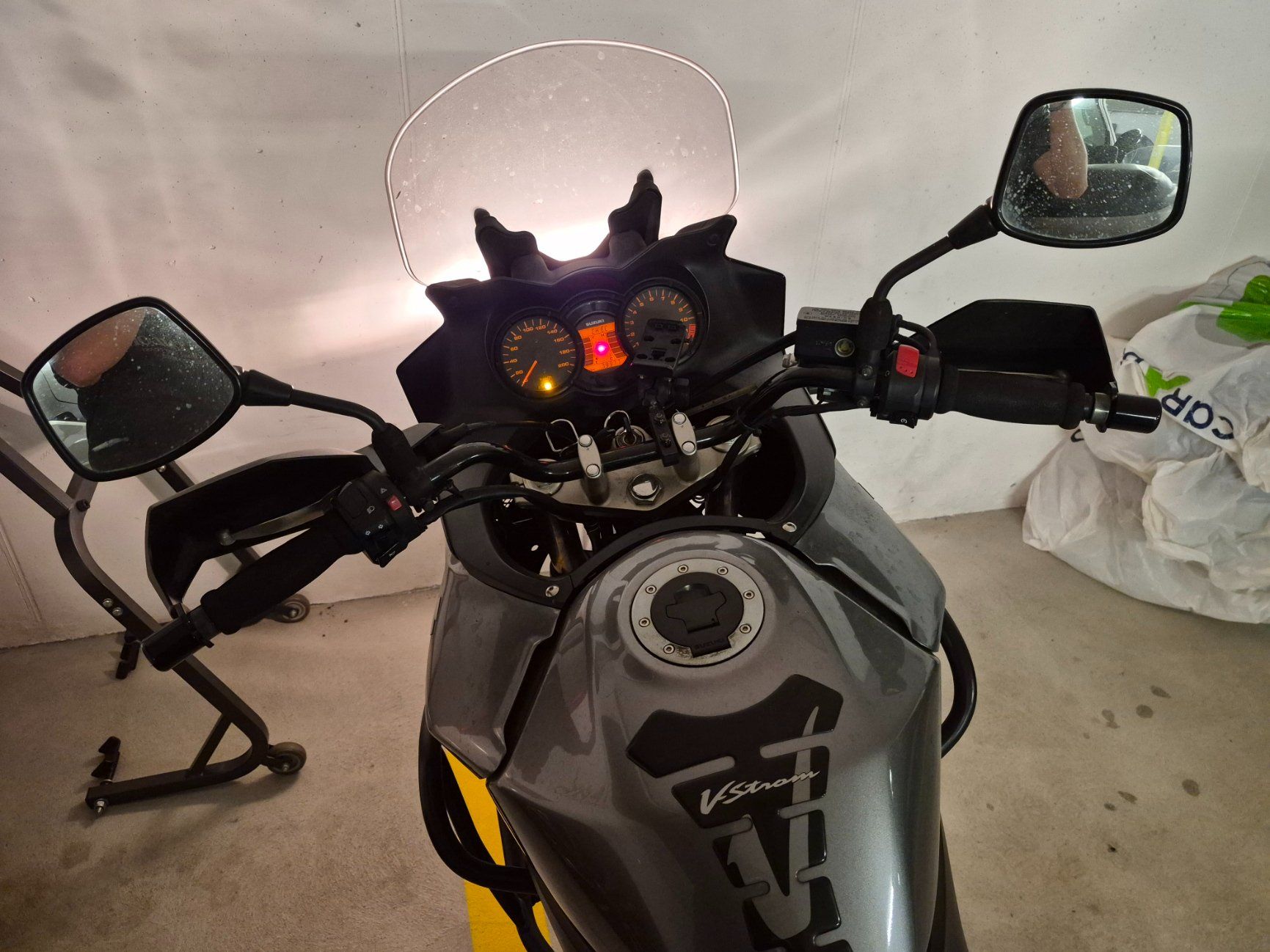Suzuki Touring: Suzuki V-Strom DL 650 – D'occasion à Waltenschwil par Hoipfnuesel 1