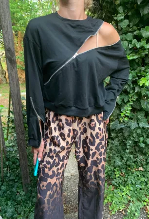 Super Felpa nera con zip tgM/L👌nuovo-sexy👌particolare