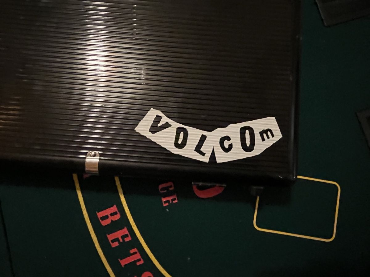 Giochi: Volcom Pokerset mit Pokertisch – Usato da diessenhofen venduto da enoremah 2