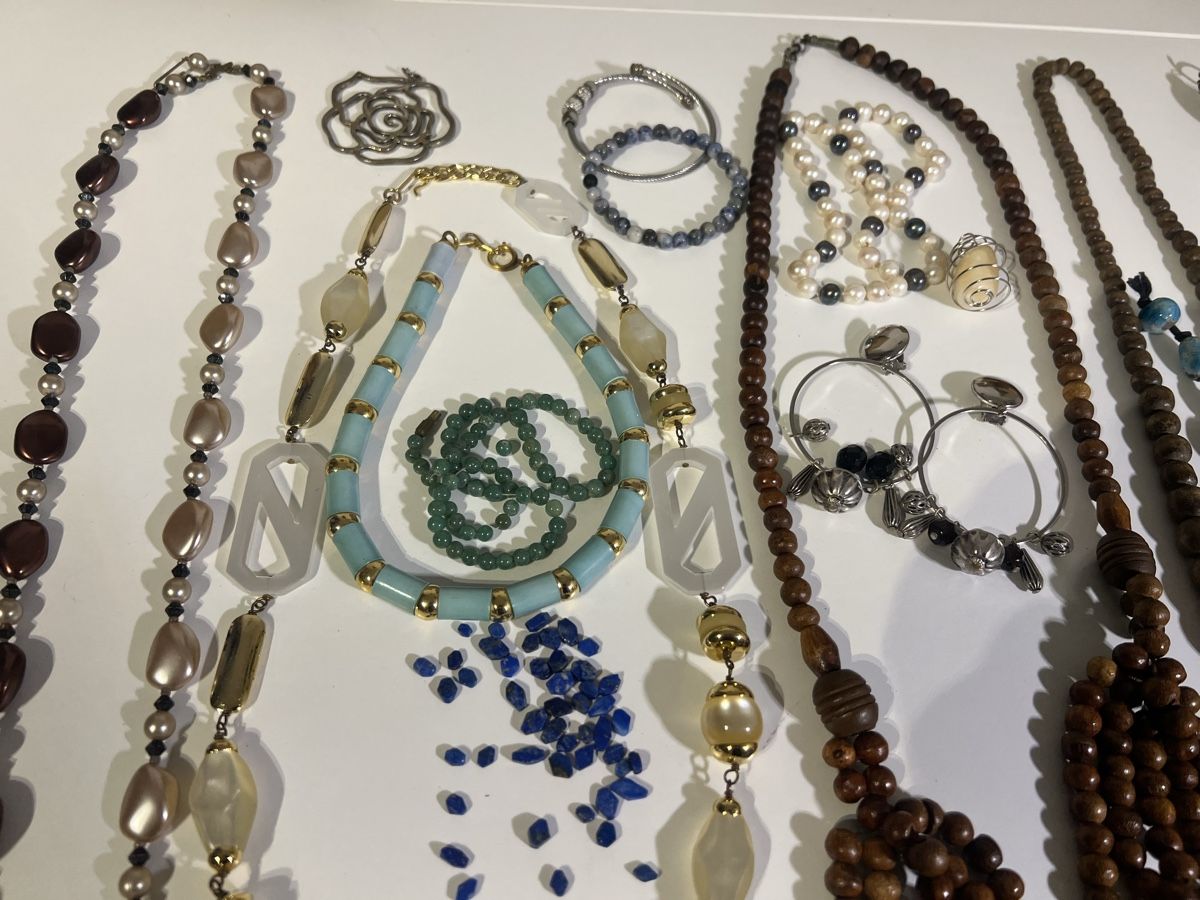 Autres bijoux: Lot de bijoux fantaisie – D'occasion à St-Pierre-Clages par ste_xk6p 3