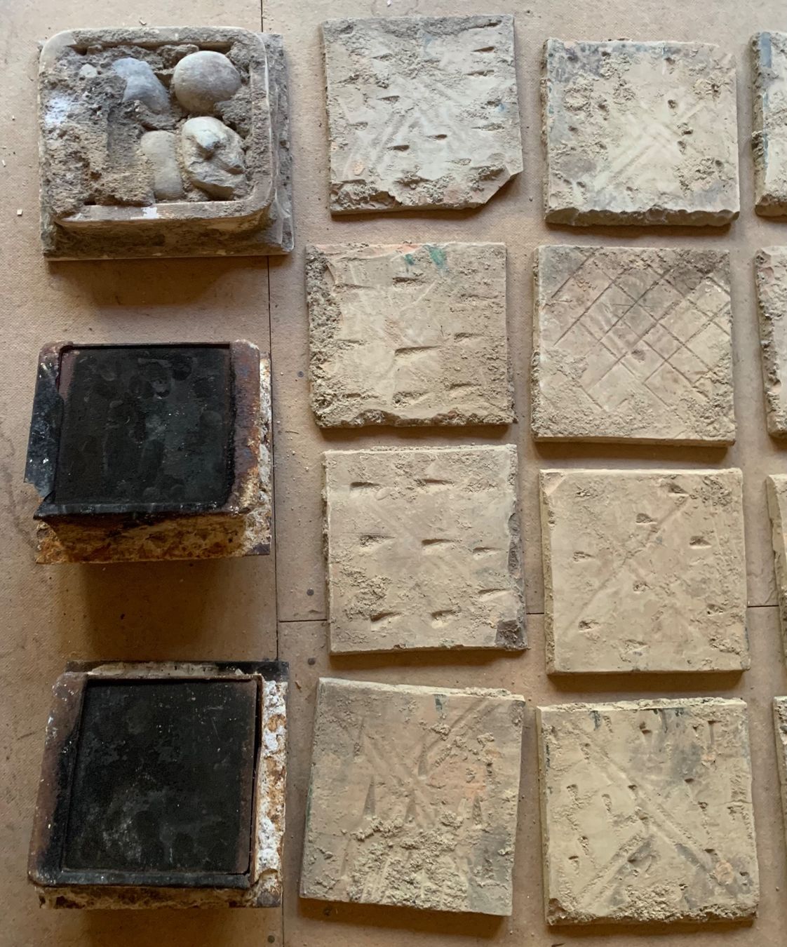 Altri mobili d'antiquariato: Alte Kacheln vom Kachelofen – Usato da Goldingen venduto da Bergler012 6