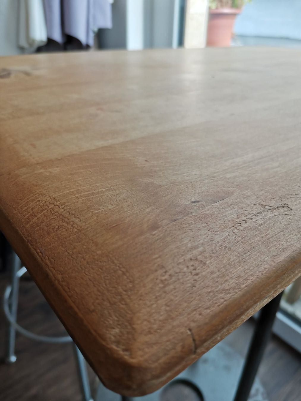 Tables: Stehtisch Holz mit rundem Metallfuss – D'occasion à Rorschach par Vanc 2