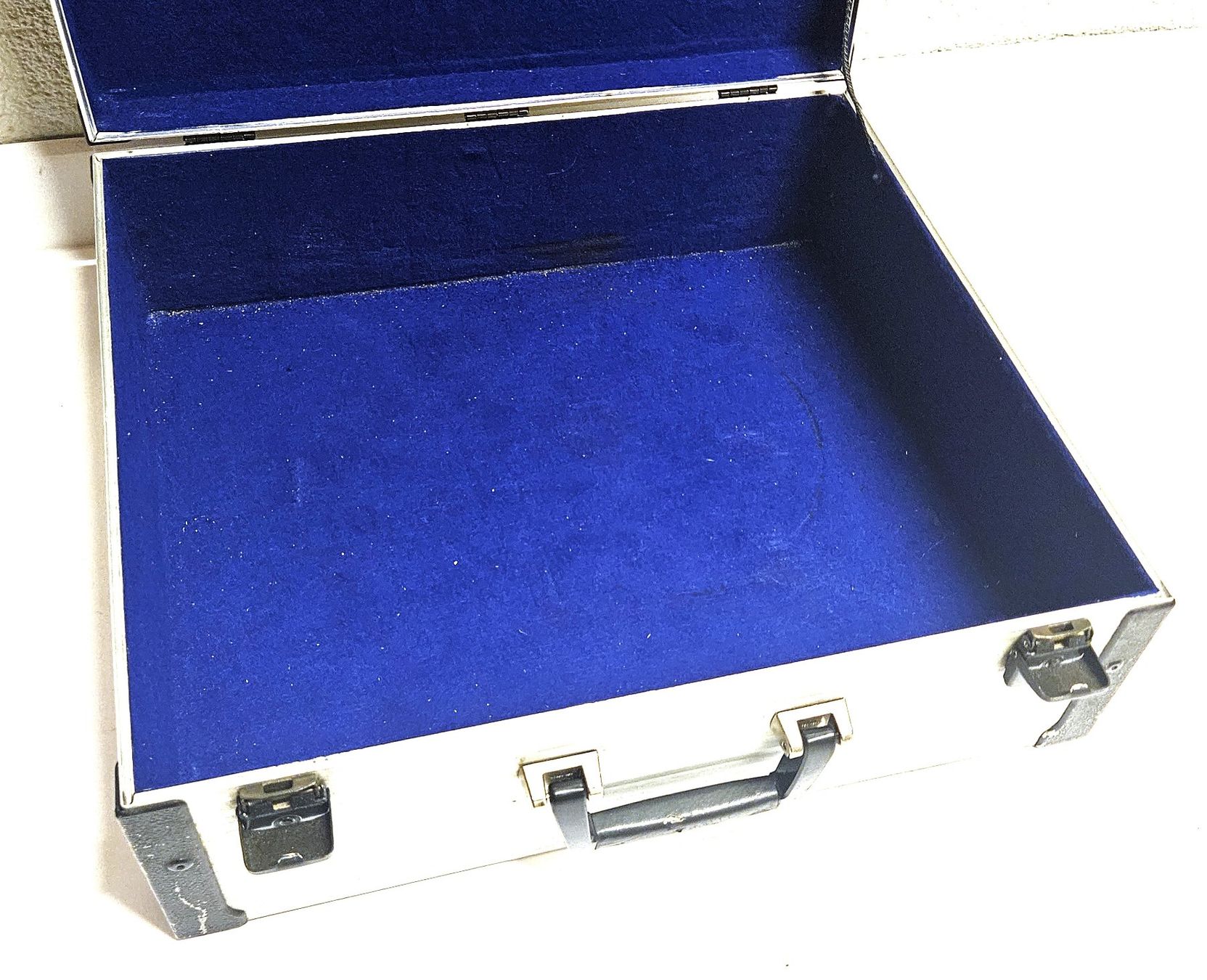 Reisekoffer: Alu-Case  für Instr. oder Mixer etc.(Occasion)) – Gebraucht aus Wöschnau von Musikhaus-Luethy5012 9