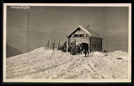 Hörnlihütte, Verschneite Berghütte au