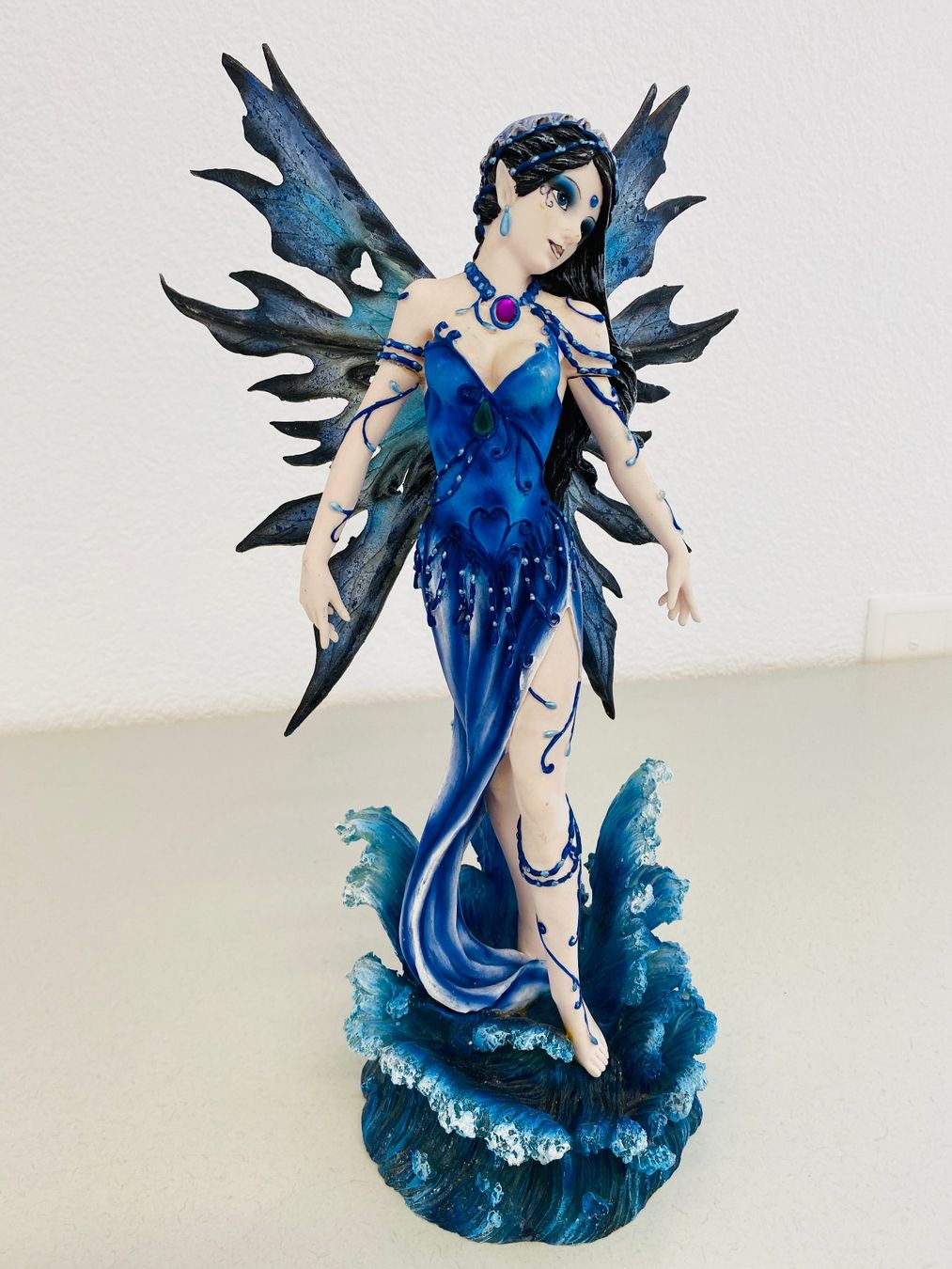 Statuette: wunderschöne blaue Elfenfigur, Meernymphe mit Flügeln – Usato da Niederhelfenschwil venduto da Chleeblatt1938