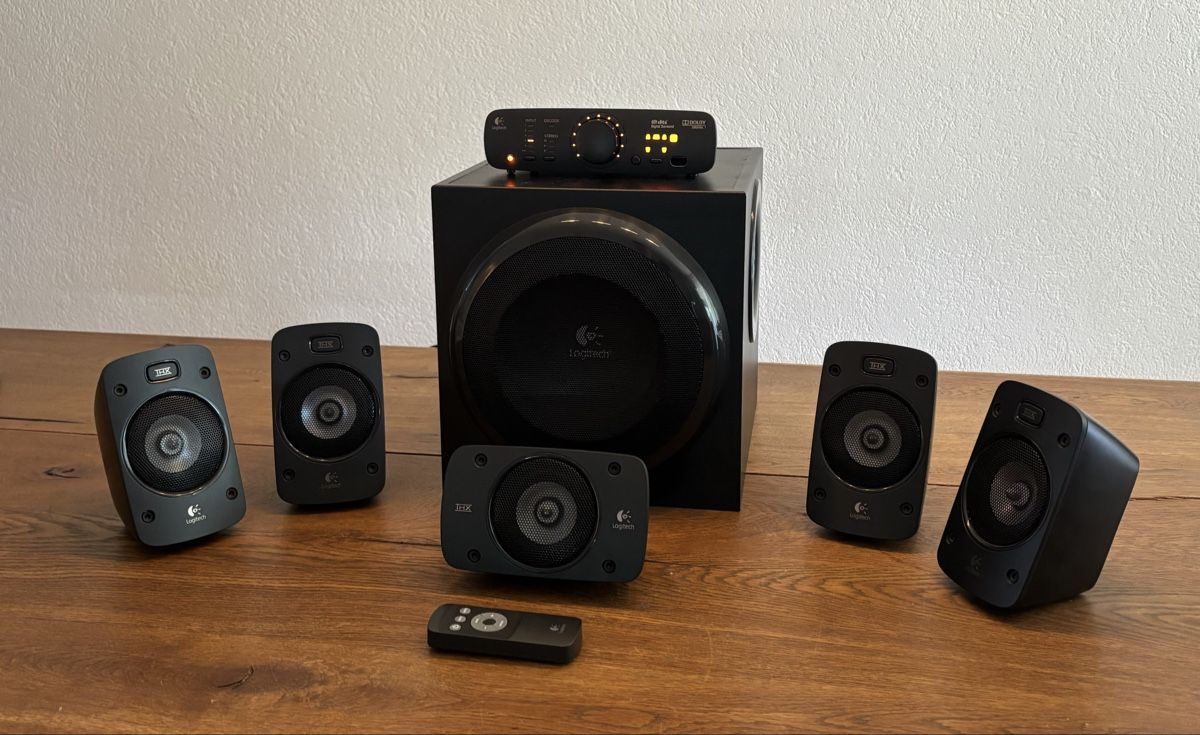 Logitech Home Cinema: Logitech Z906 5.1 Surround Sound System THX mit Subwoofer – Usato da Lyss venduto da Dimiski