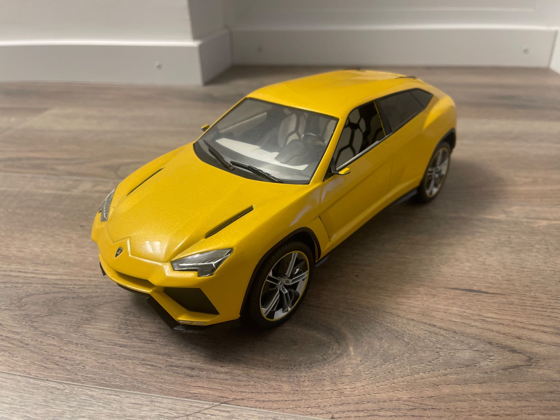 Modellini d'auto: Lamborghini Urus 1/18 – Usato da Basel venduto da mariablanka