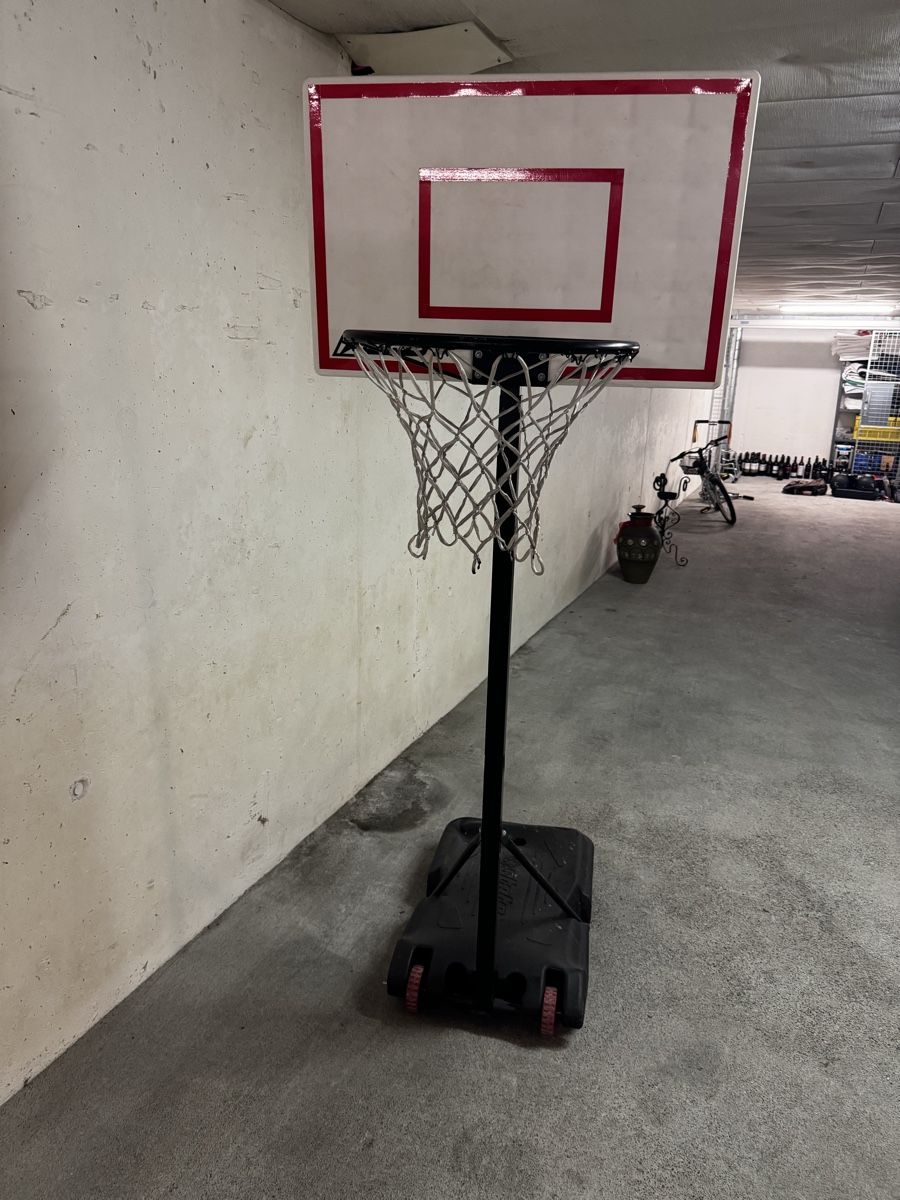 Canestri da basket: Basketballkorb mit verstellbarem Ständer – Usato da jona venduto da Max72