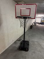 Basketballkorb mit verstellbarem Ständer