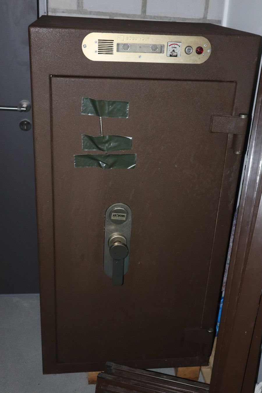Coffre-fort: Tresor mit kleinem Innenfach – D'occasion à Oberbipp par P226