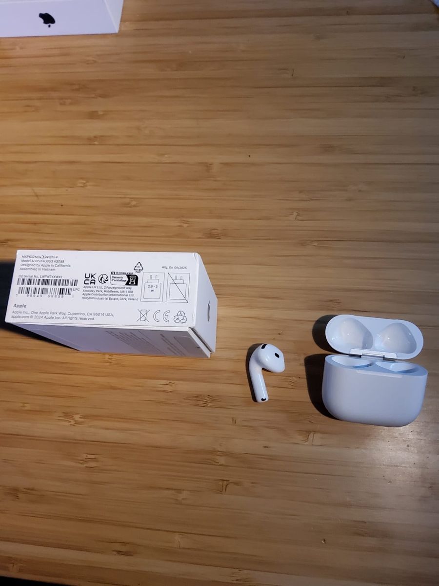 Apple Ladegeräte: AirPods 4 , case et Écouteur gauche  – Gebraucht aus Sierre von kad_2vx8 1